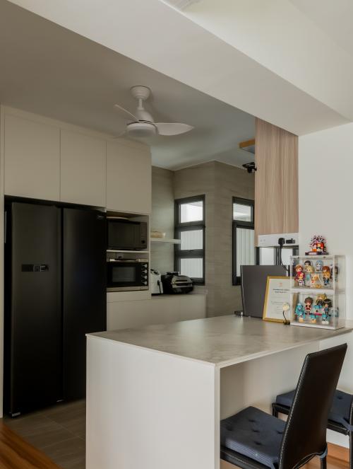 Modern Kitchen at 665B Tampines St 64