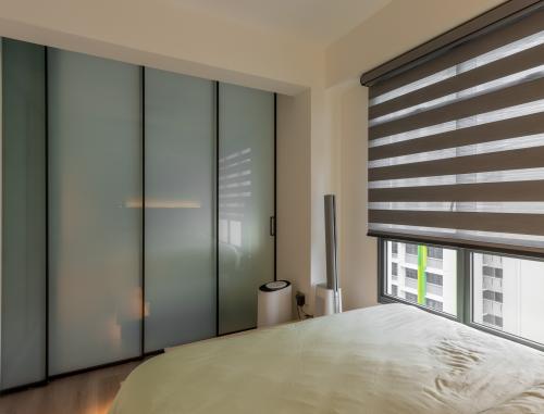 Scandinavian Bedroom at 431C Northshore Drive