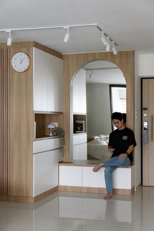 Modern Entryway at 626 Jurong West Street 65