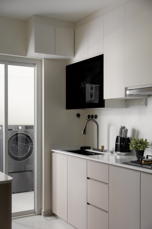 Modern Kitchen at 626 Jurong West Street 65