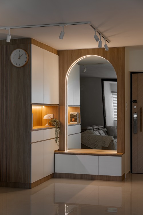 Modern Entryway at 626 Jurong West Street 65