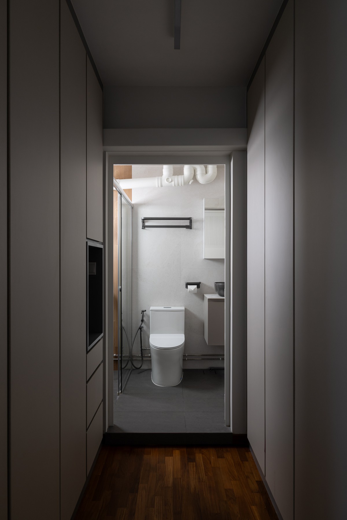 Modern Walk-in Wardrobe with Wardrobe and Storage Cabinets
