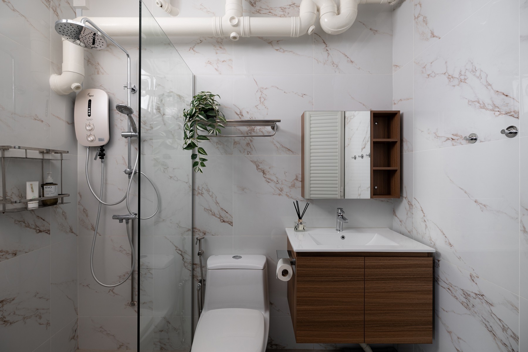 Contemporary Bathroom with Homogeneous Tiles and Mirror