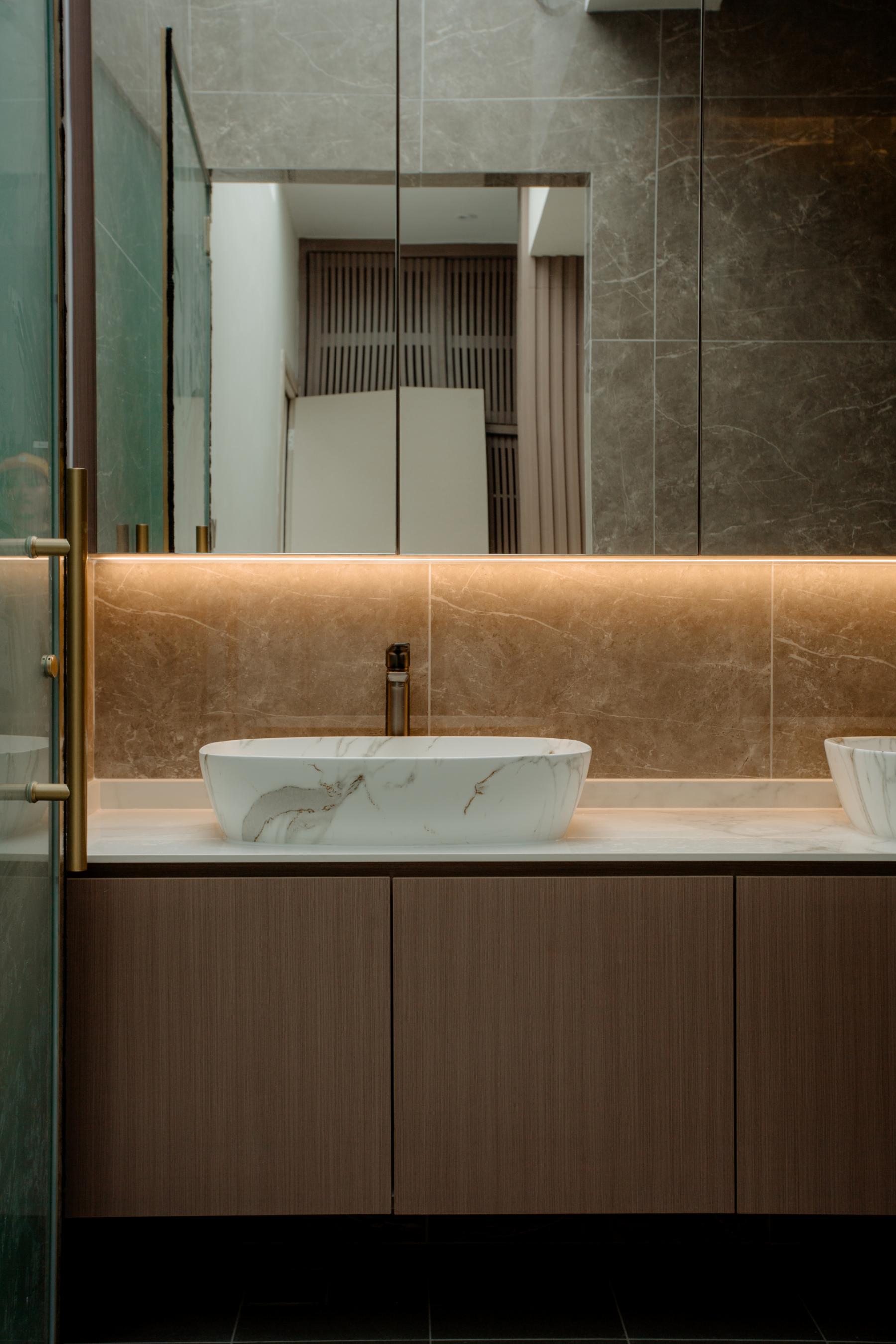 Modern Bathroom with Granite Floor and Mirror