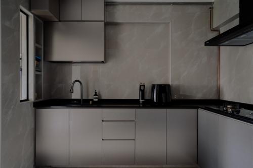 Modern Kitchen at 82 Toa Payoh