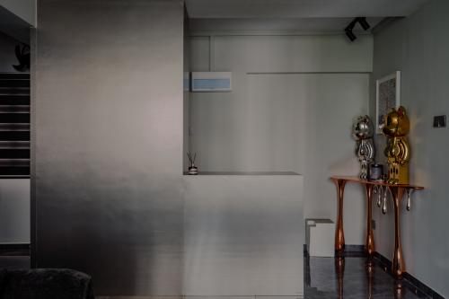 Modern Entryway at 82 Toa Payoh
