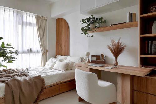 Contemporary Bedroom at Tampines