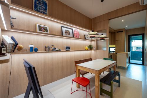 Scandinavian Dining Room at Sunset Bloom