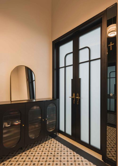Contemporary Entryway at Thomson Grand