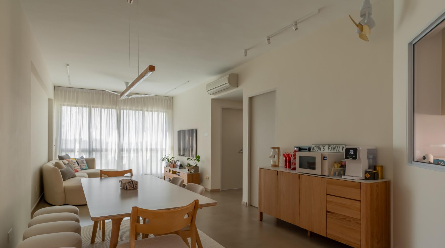 Scandinavian Dining Room with Vinyl Flooring and Dining Table