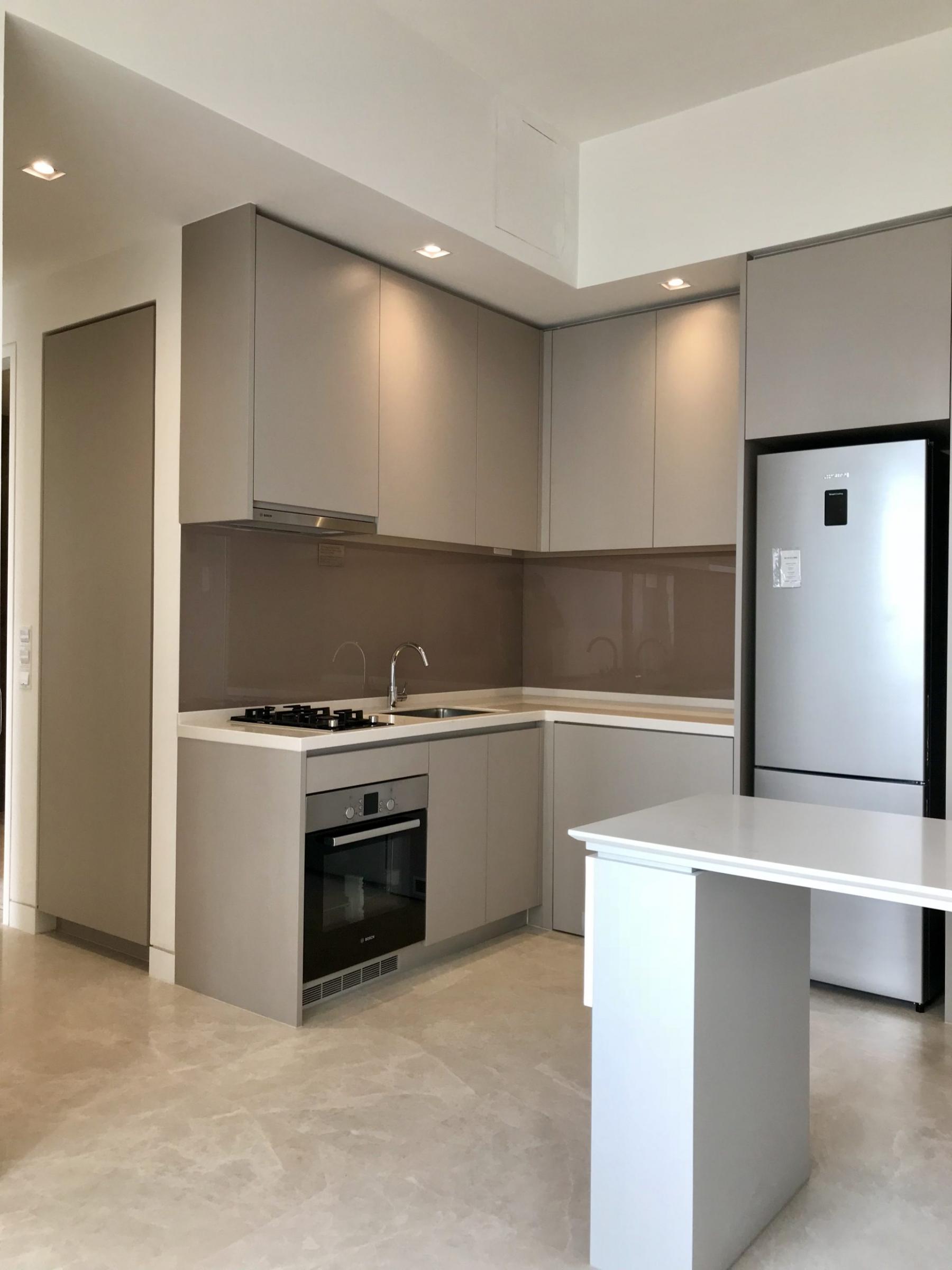 Contemporary Kitchen with Countertop and Open Kitchen