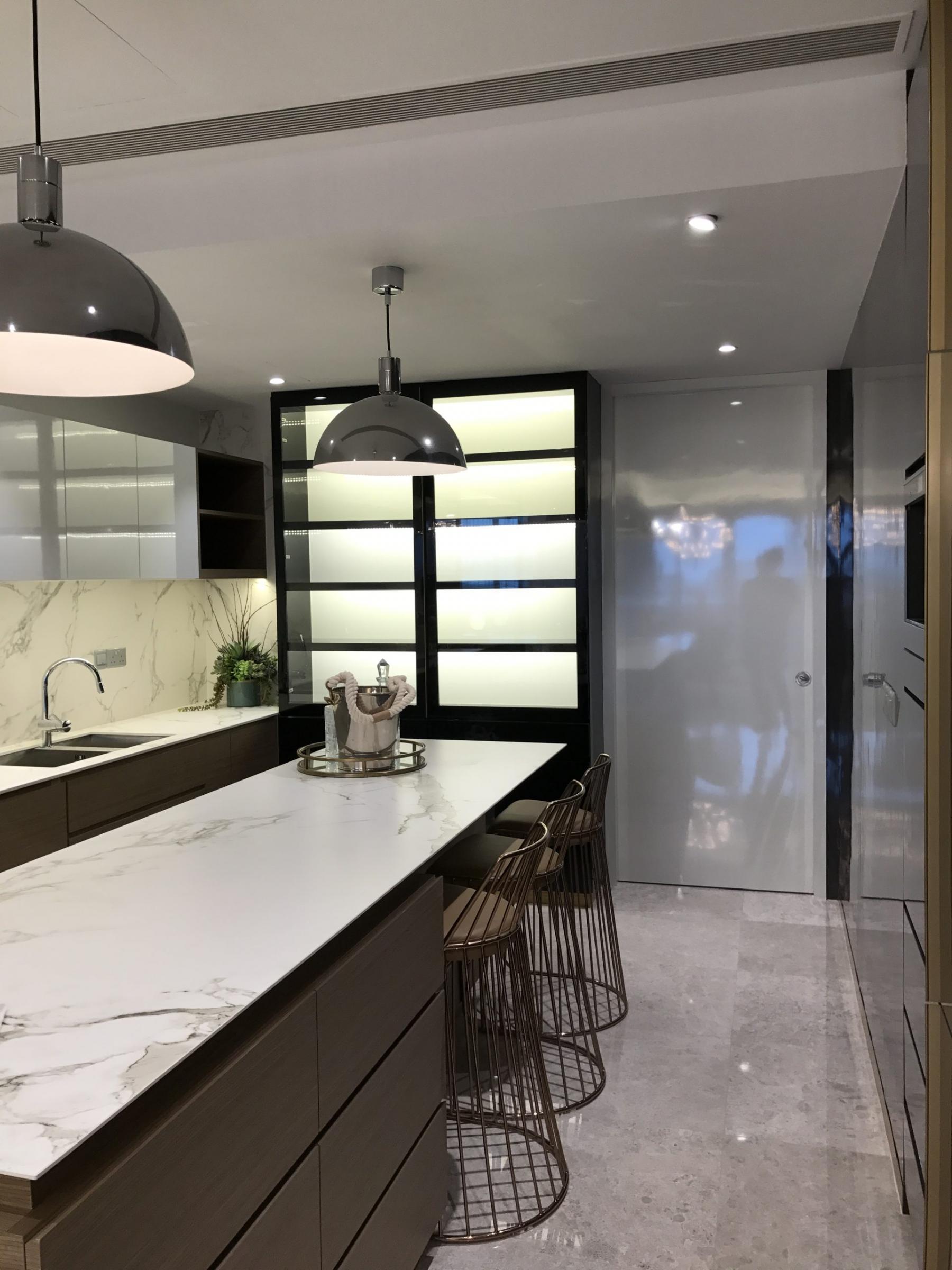 Modern Kitchen with Countertop and Kitchen Island