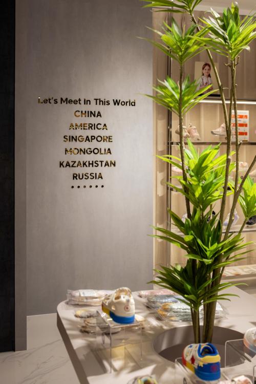 Modern Retail at Raffles City - Retail