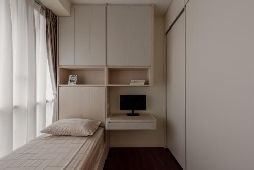 Modern Bedroom at Amber Park