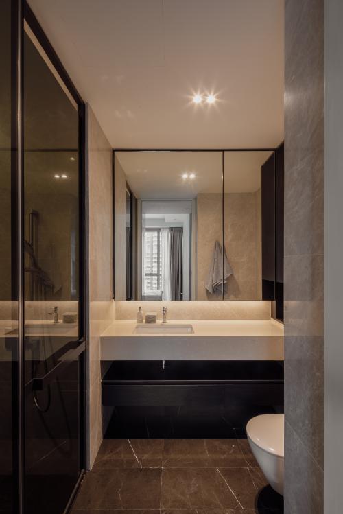 Modern Bathroom at Amber Park