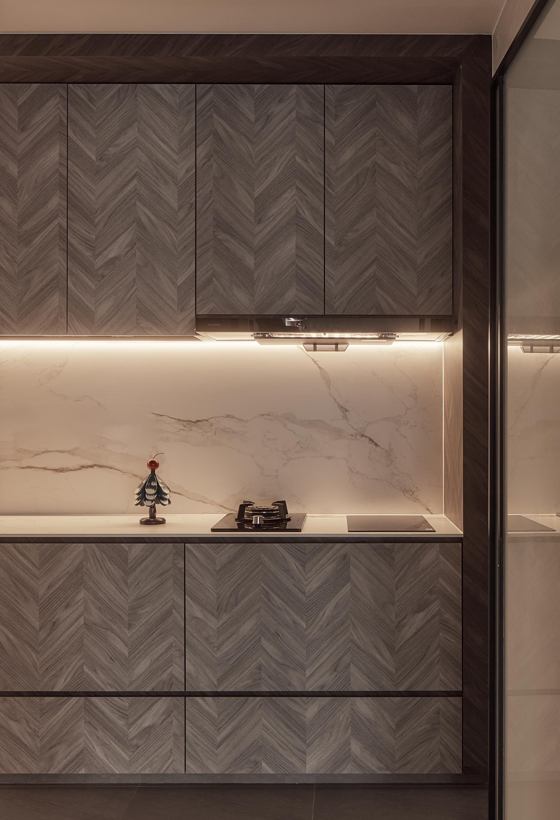 Minimalist Kitchen with Breakfast Counter and Kitchen Accessories