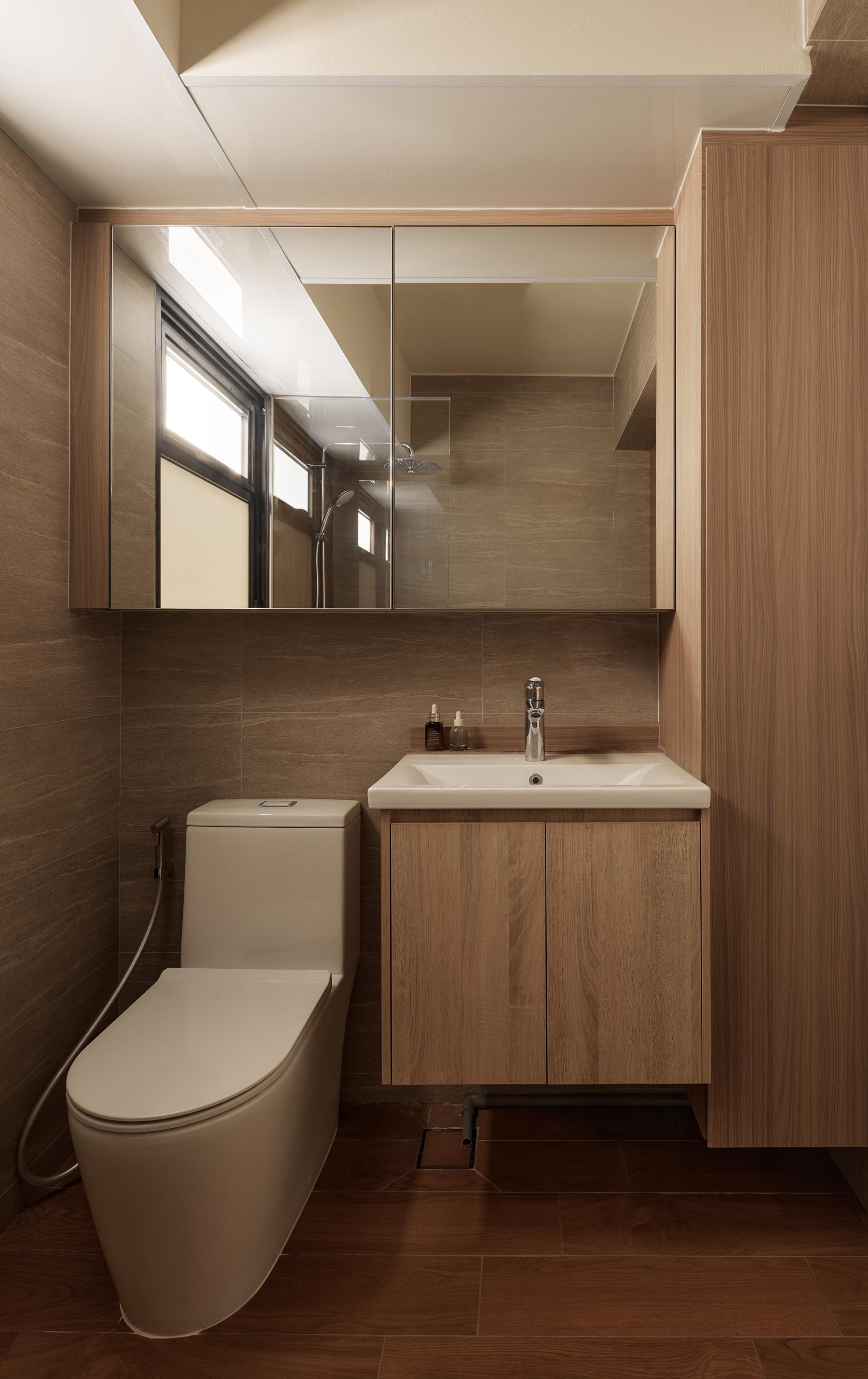 Minimalist Bathroom with Mirror and Bathroom Storage