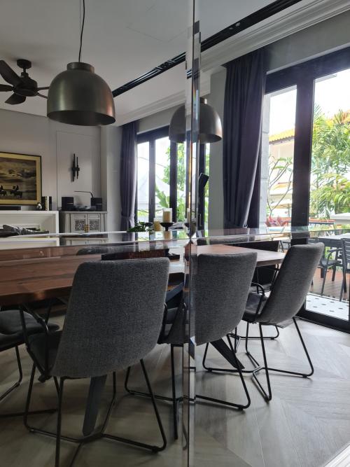 Vintage Dining Room at Kew Gate