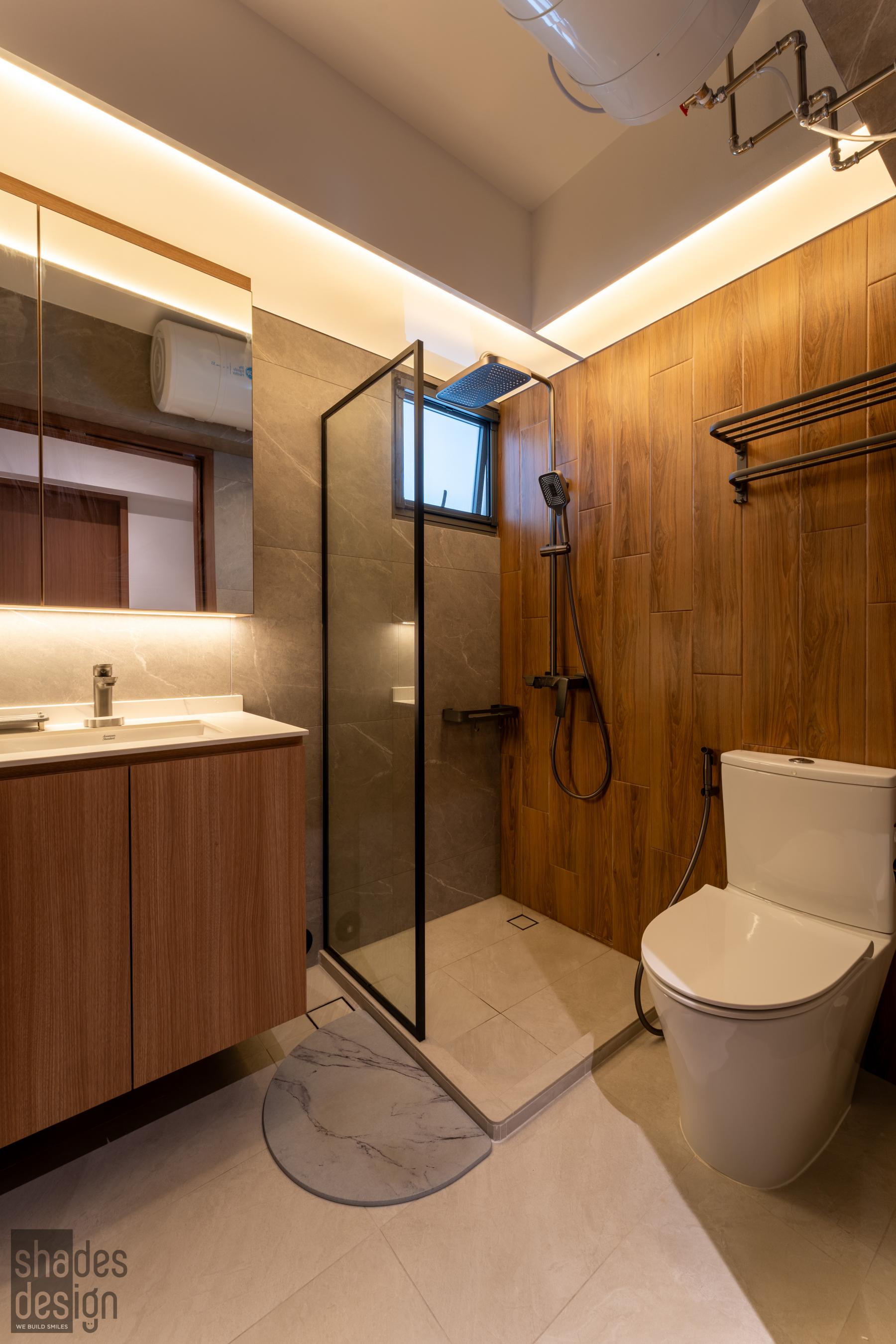 Scandinavian Bathroom with Homogeneous Tiles and Shower Screen