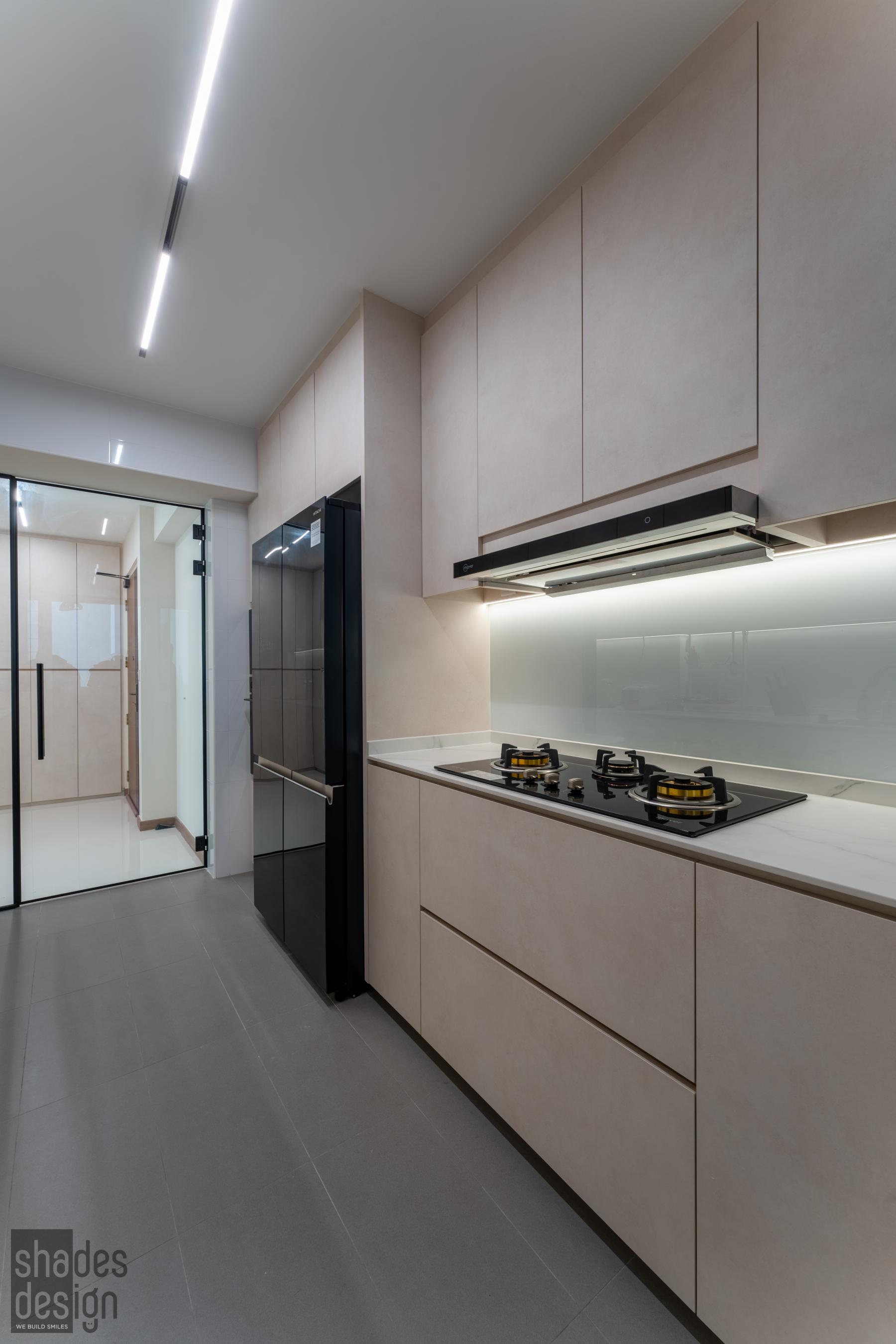 Minimalist Kitchen with Countertop and Kitchen Backsplash