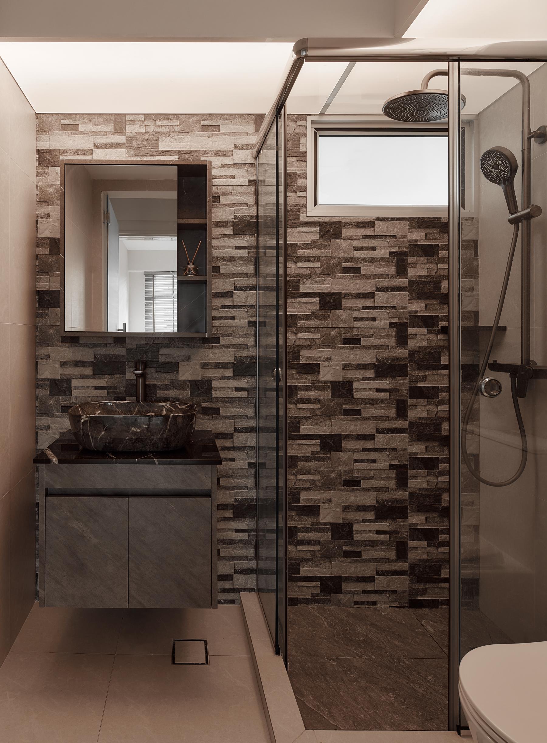 Modern Bathroom with Countertop and Mirror