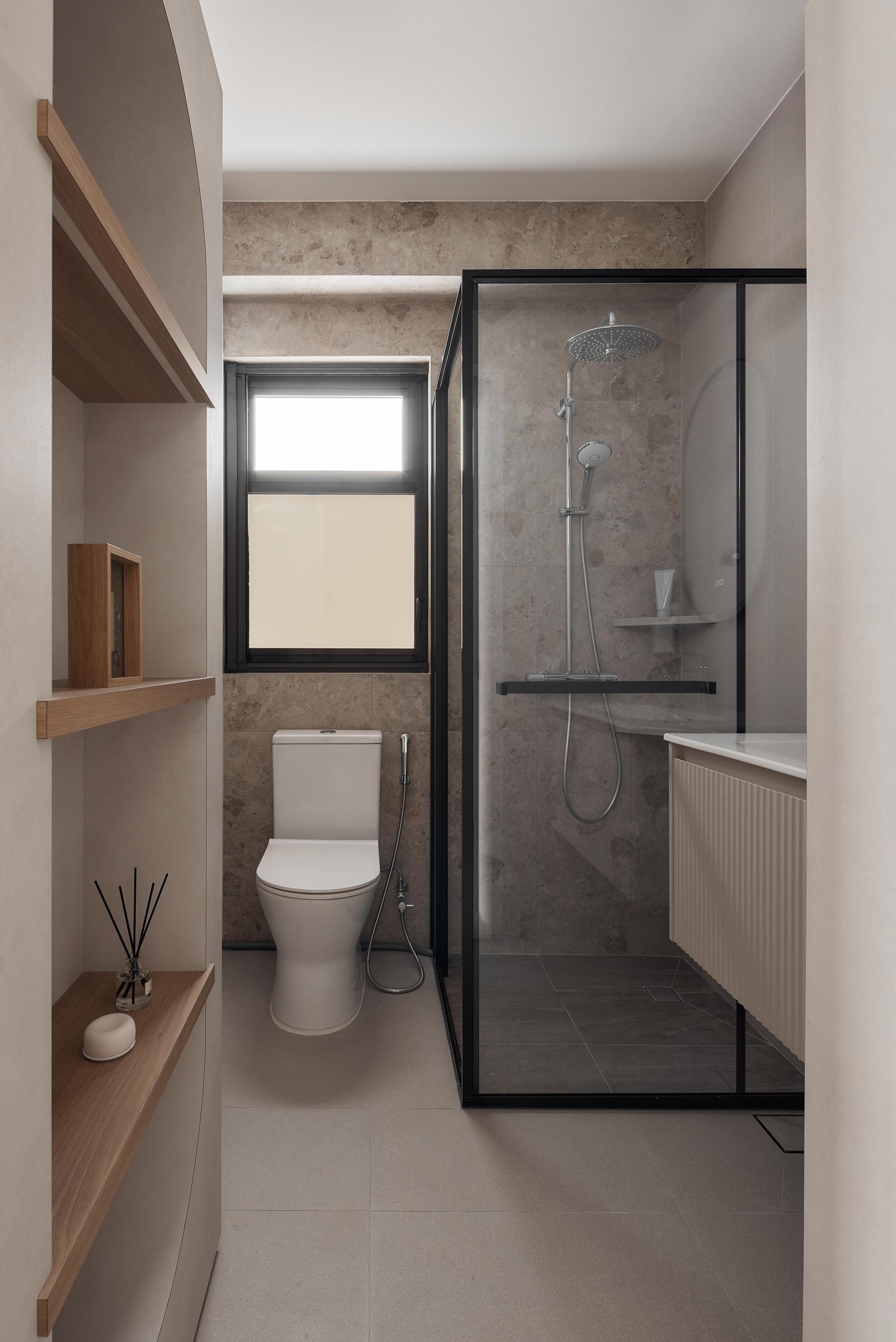 Modern Bathroom with Mirror and Rainshower