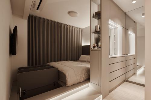Modern Bedroom at Garden Court @ Tengah