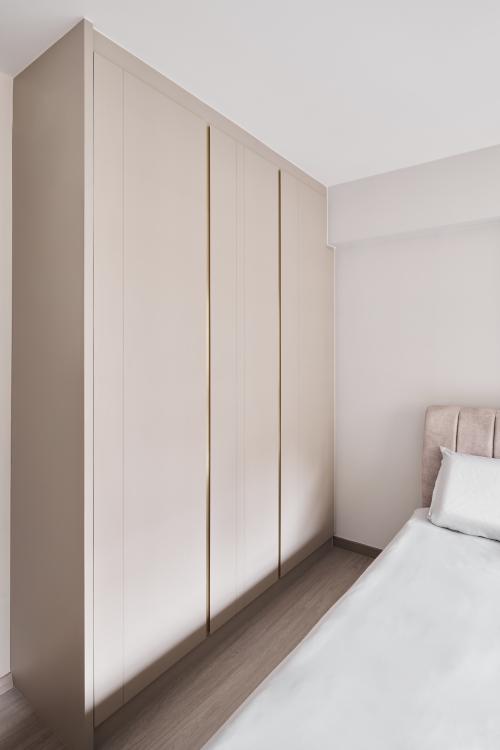 Modern Bedroom at Garden Court @ Tengah