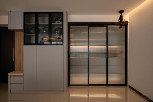 Contemporary Entryway at 380A Canberra Drive