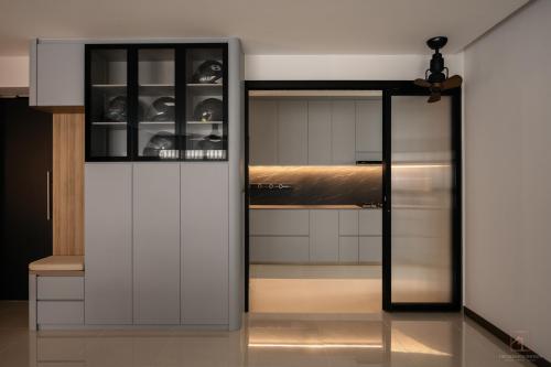 Contemporary Entryway at 380A Canberra Drive