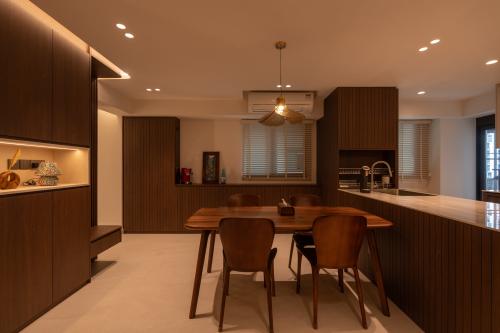 Modern Dining Room at Pinnacle at Duxton