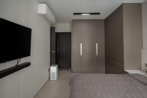 Modern Bedroom at Pinnacle@Duxton