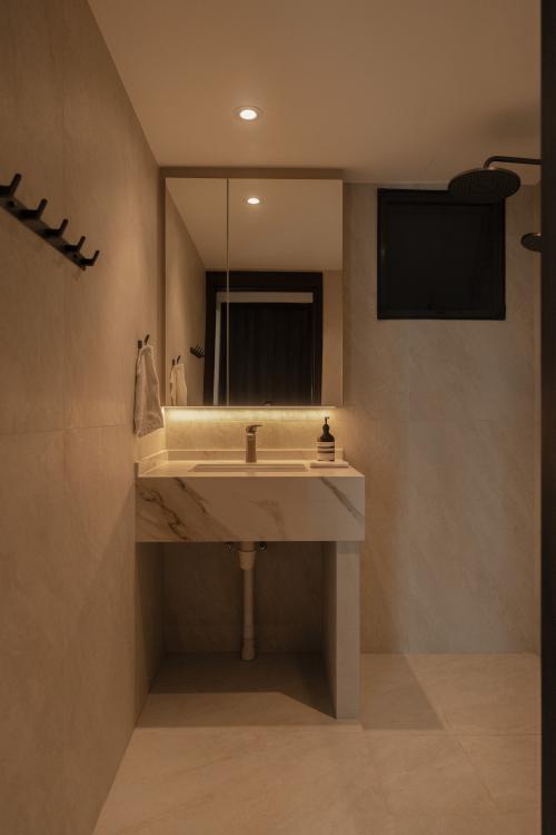 Modern Bathroom at Pinnacle@Duxton