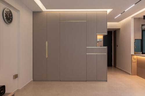 Modern Entryway at Pinnacle@Duxton