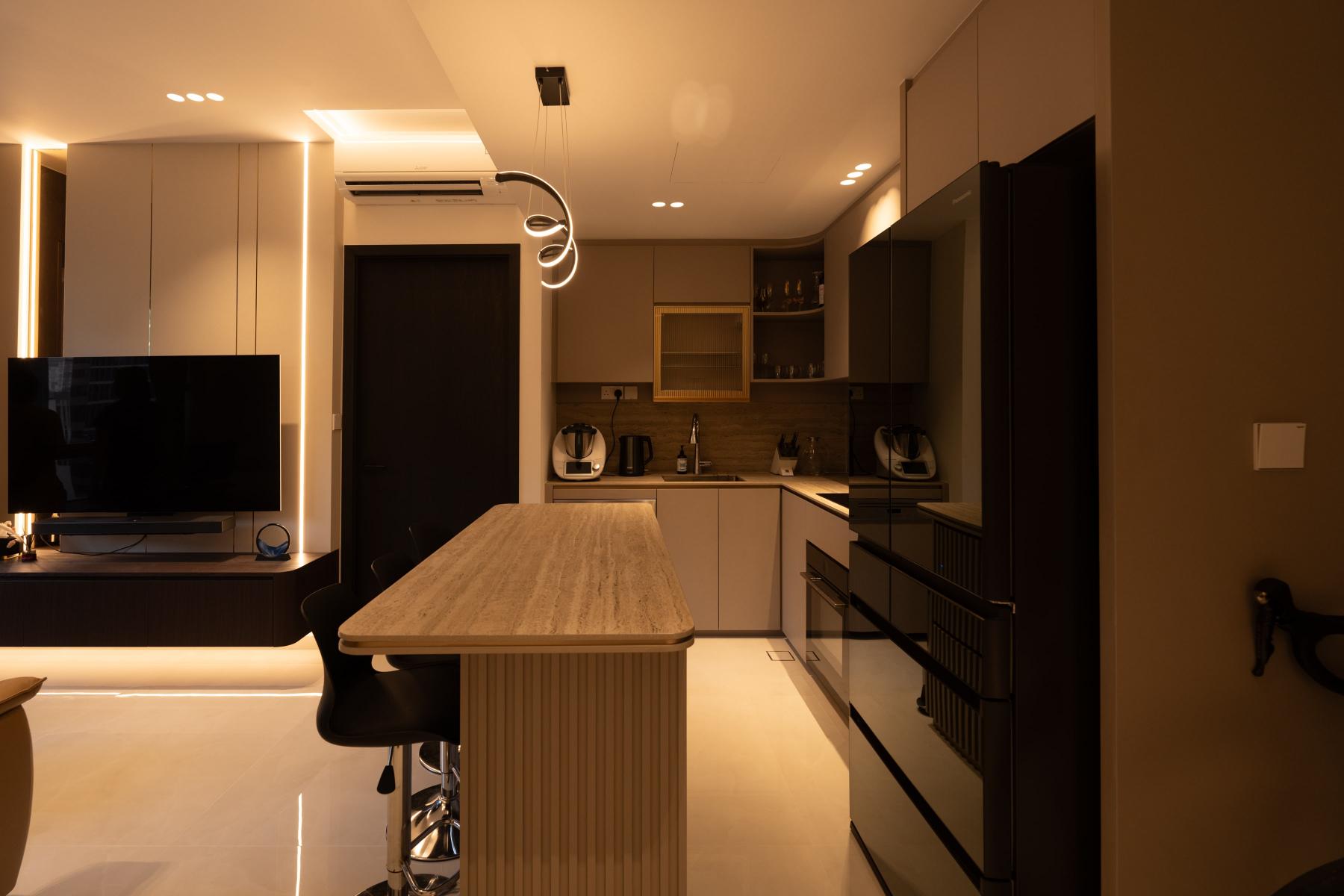 Modern Kitchen with Homogeneous Tiles and Wood Flooring