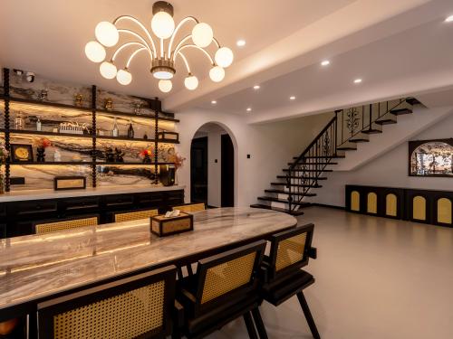 Modern Dining Room at Fengli Garden