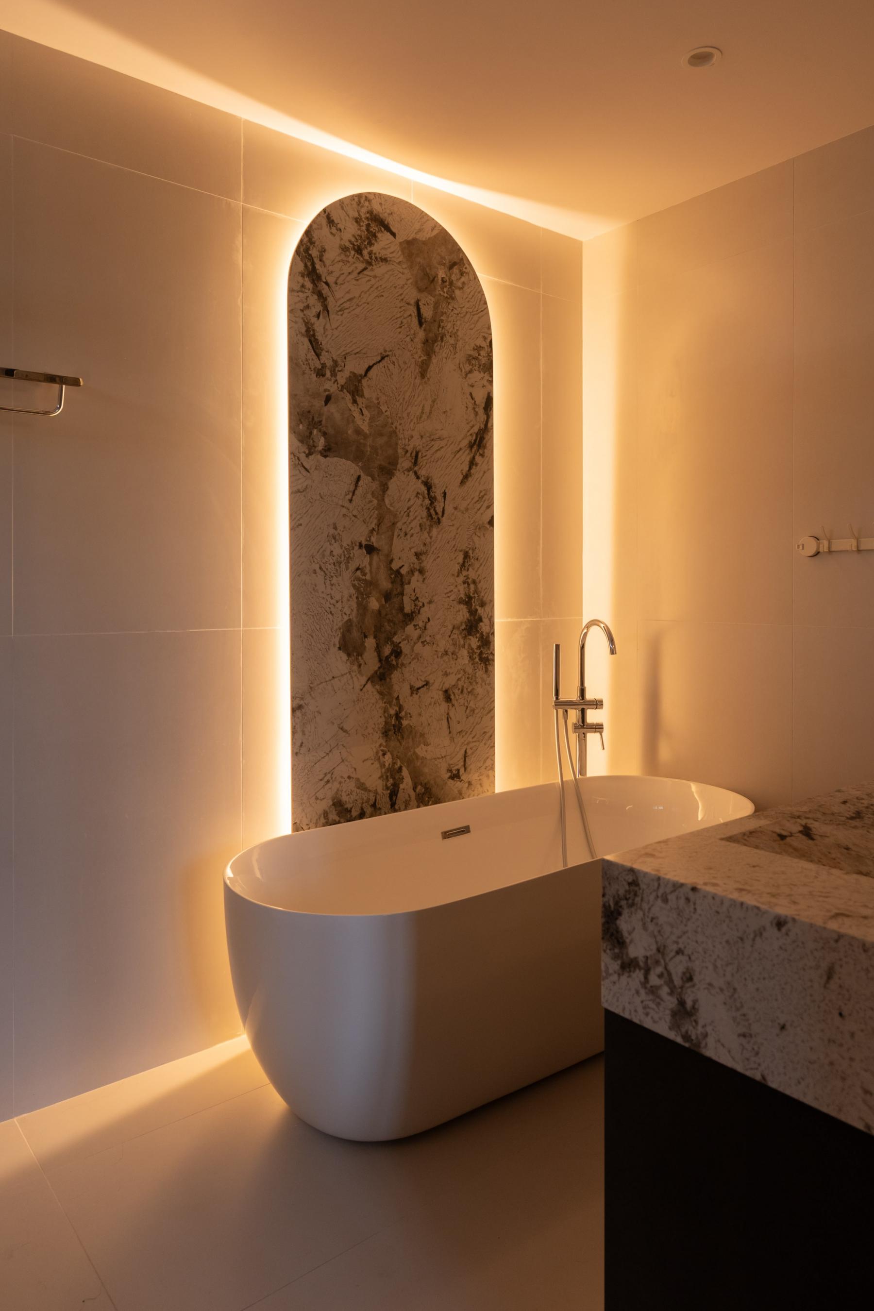 Modern Bathroom with Mirror and Bathtub