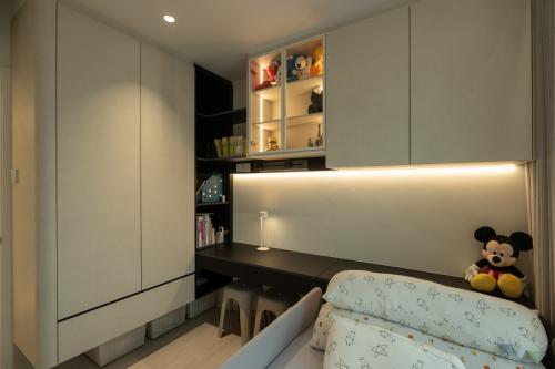Contemporary Bedroom at Tampines Trilliant