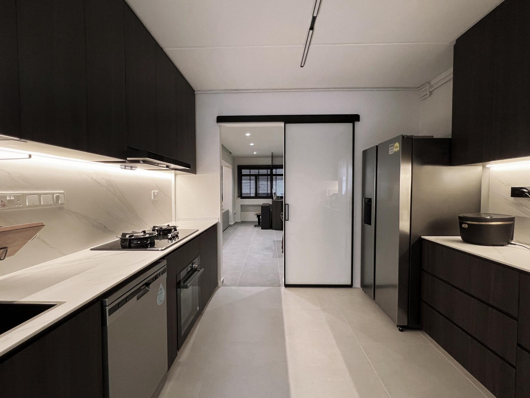 Modern Kitchen with Countertop and Homogeneous Tiles