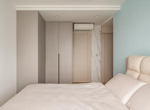 Modern Bedroom at BLK 149B Towner Road