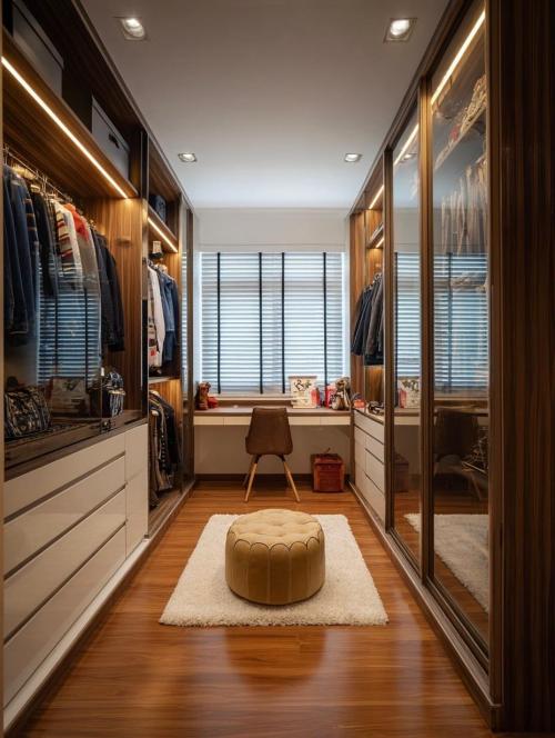 Contemporary Walk-in Wardrobe at Bukit Timah