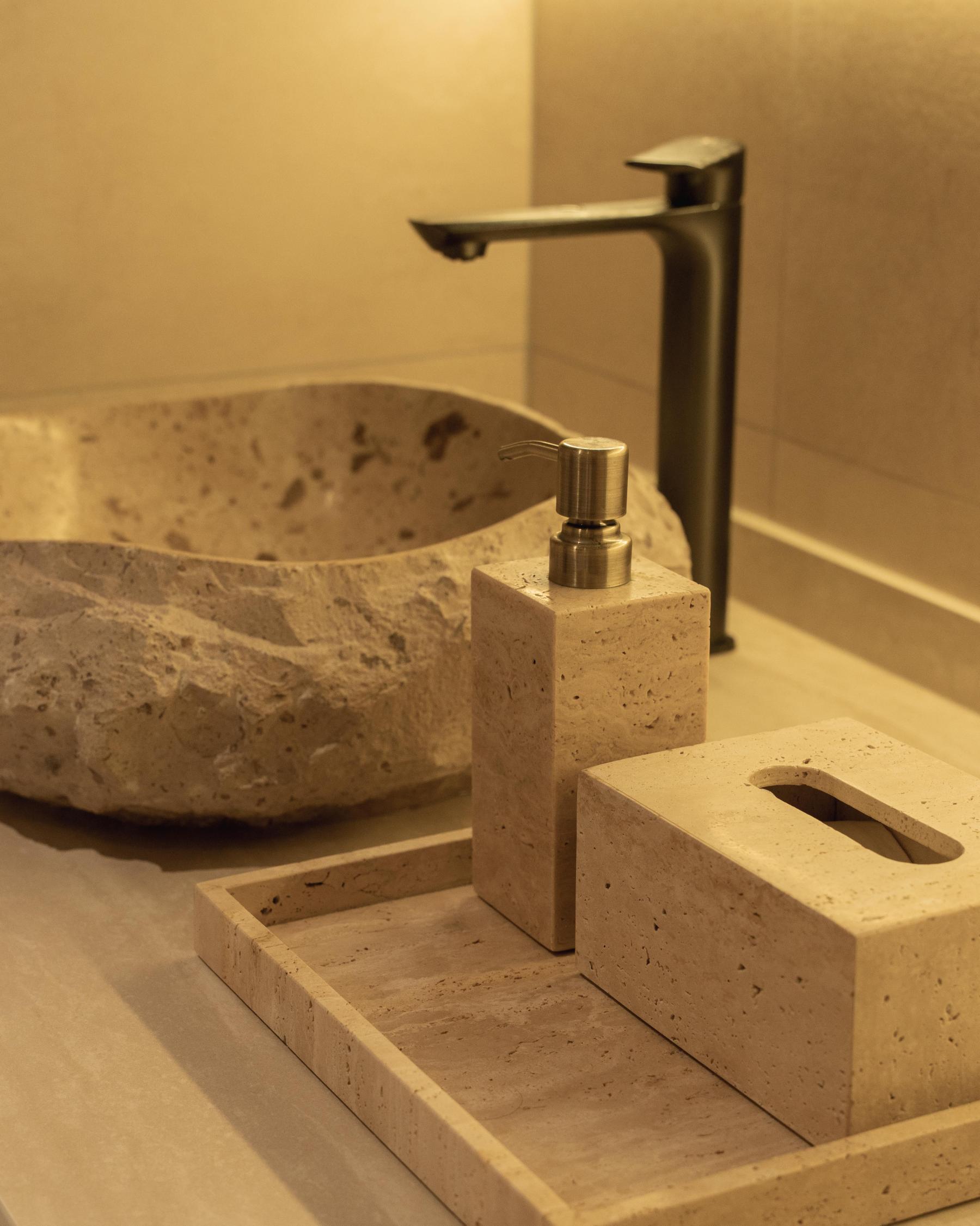 Scandinavian Bathroom with Vinyl Flooring and Homogeneous Tiles
