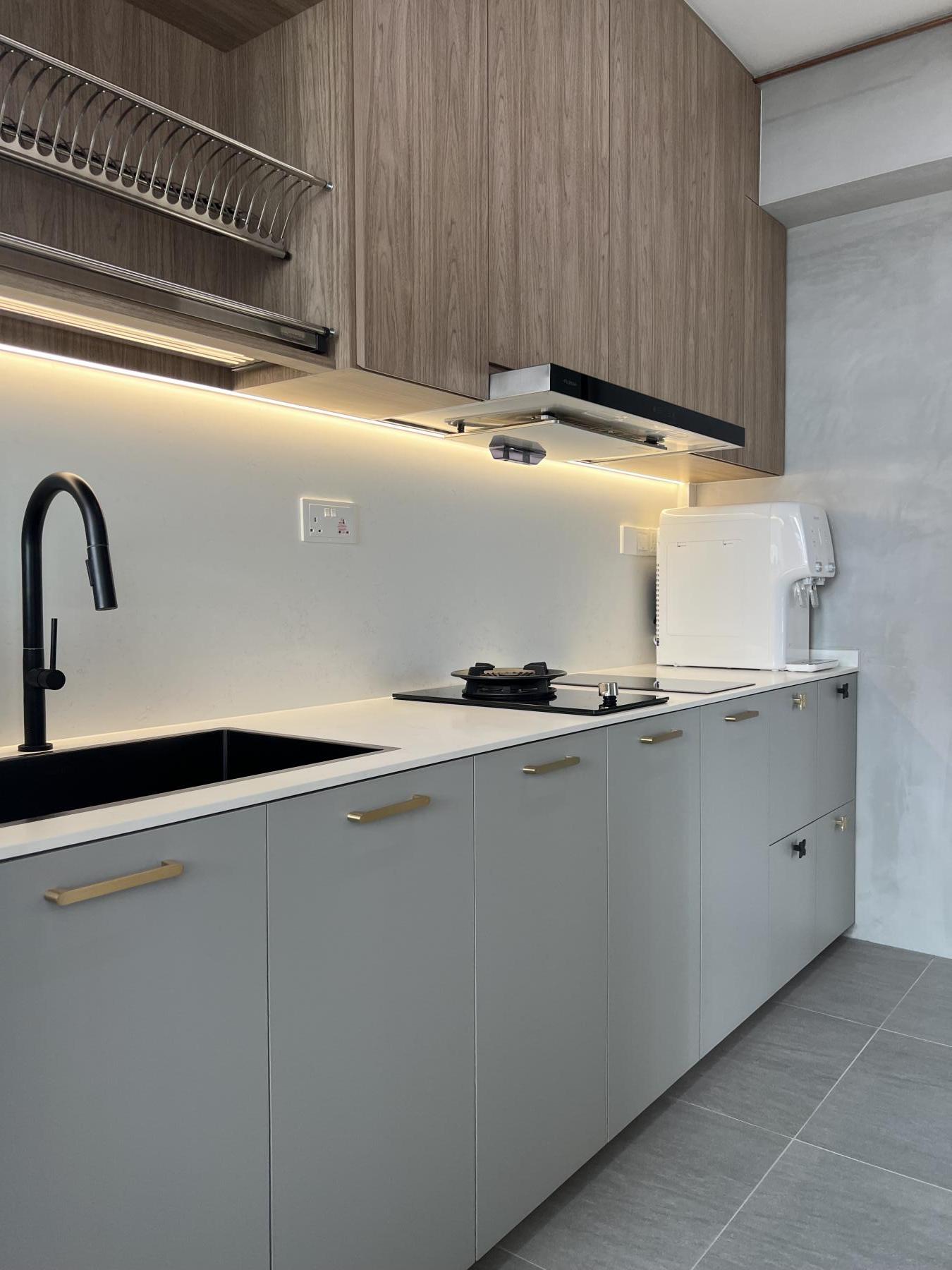 Minimalist Kitchen with Countertop and Homogeneous Tiles