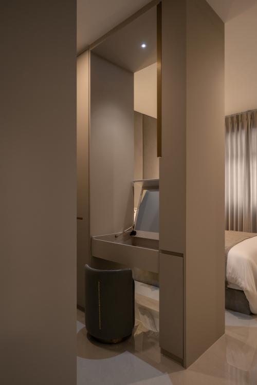 Contemporary Bedroom at Kempas Road