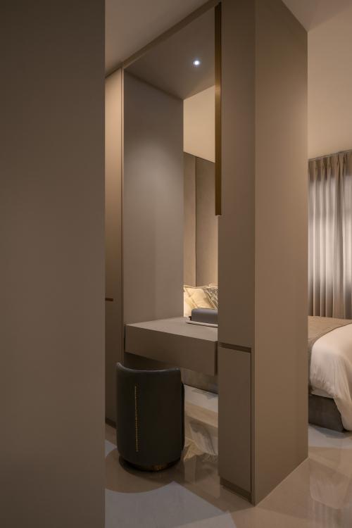 Contemporary Bedroom at Kempas Road