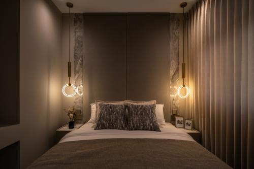 Contemporary Bedroom at Kempas Road