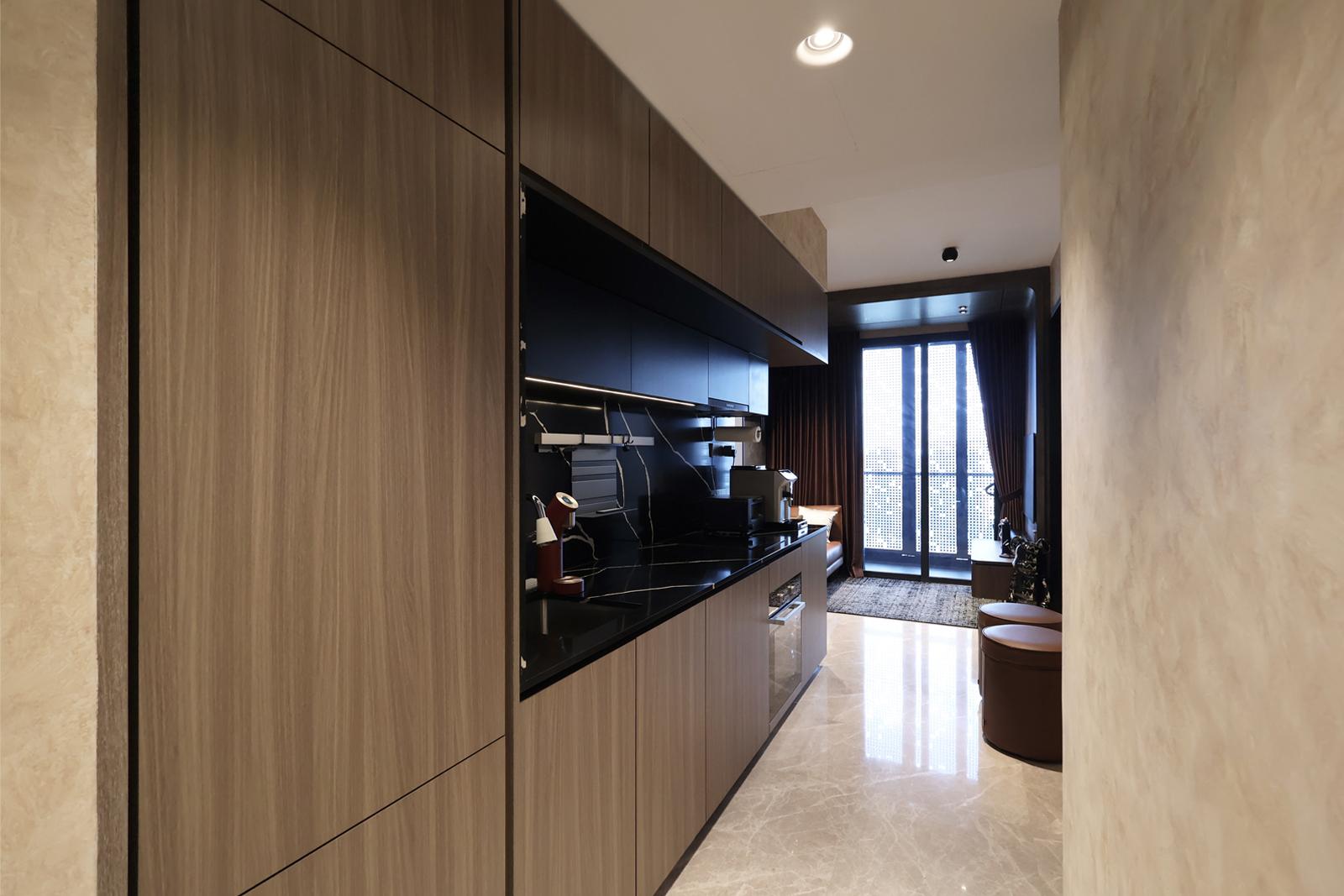 Contemporary Kitchen with Open Kitchen and Kitchen Accessories