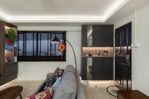 Modern Entryway at 228 SERANGOON AVENUE 4