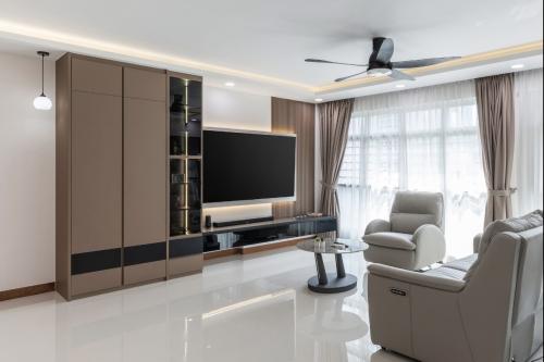 Modern Living Room at 661B EDGEFIELD PLAINS