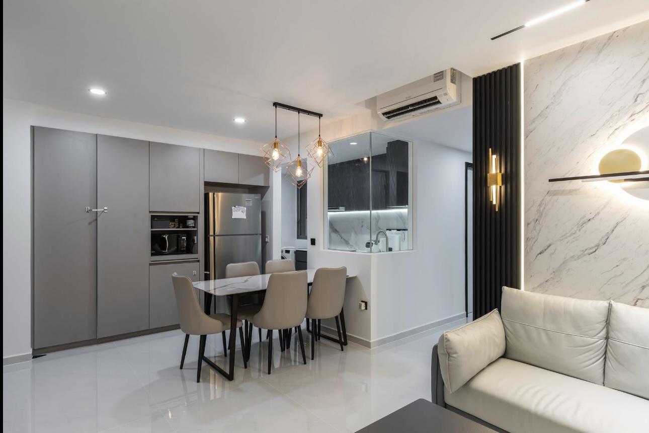 Modern Dining Room with Drop Light and Drop Ceiling